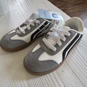 Cat & Jack sneakers size 13 nwt